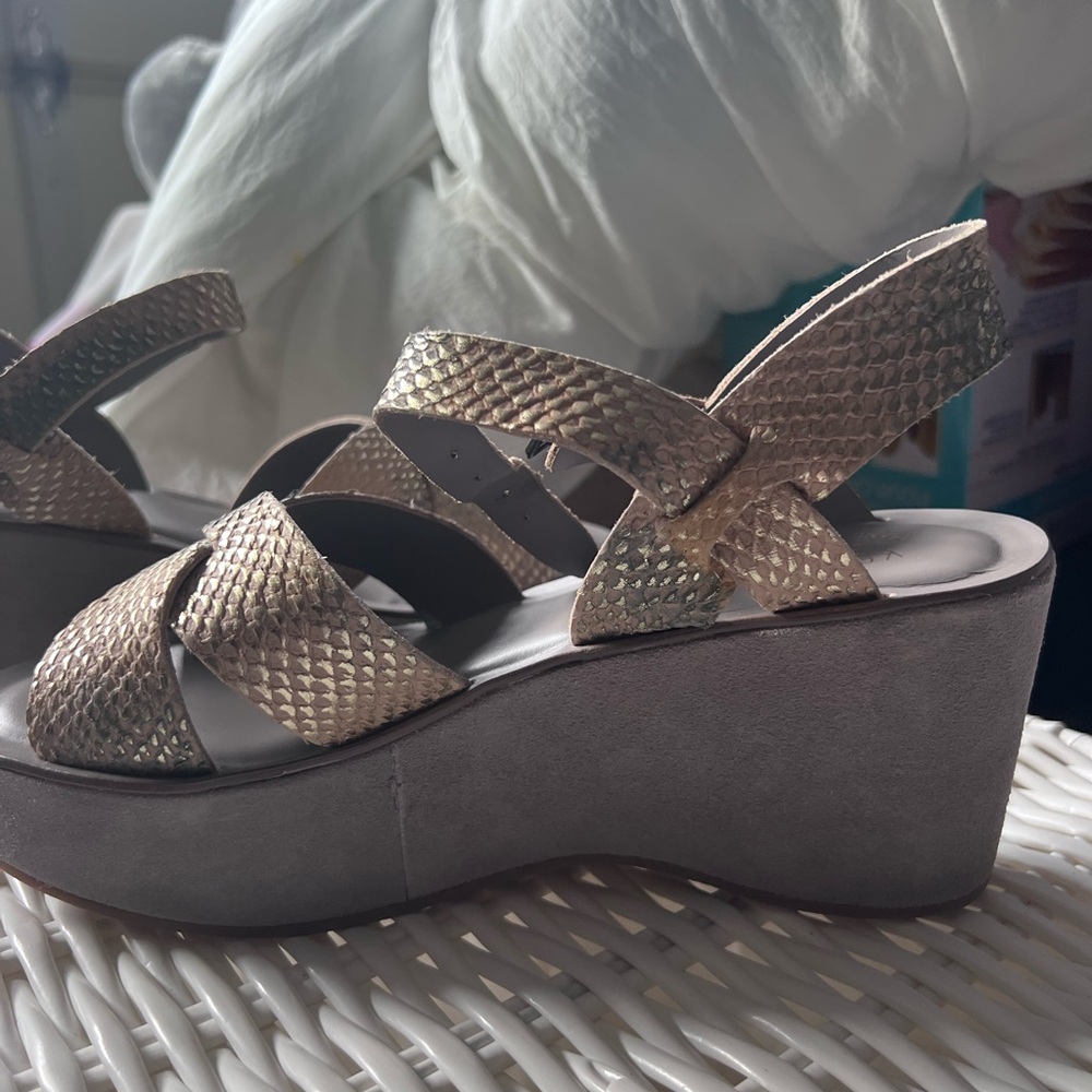 NWT | Kork-Ease Gold and Brown Platform Wedges, Women's Size 9 - Picture 5 of 8